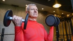 Pessoas mais velhas também podem ganhar massa muscular (Nunca é tarde para levantar pesos: corpos mais velhos ainda podem construir músculos)